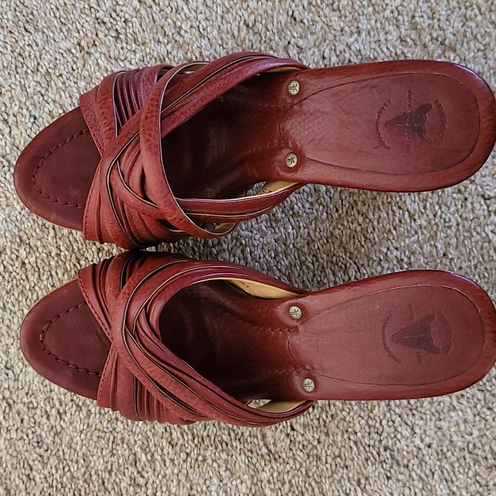 Red plataforma comfortable slip ons never worn.